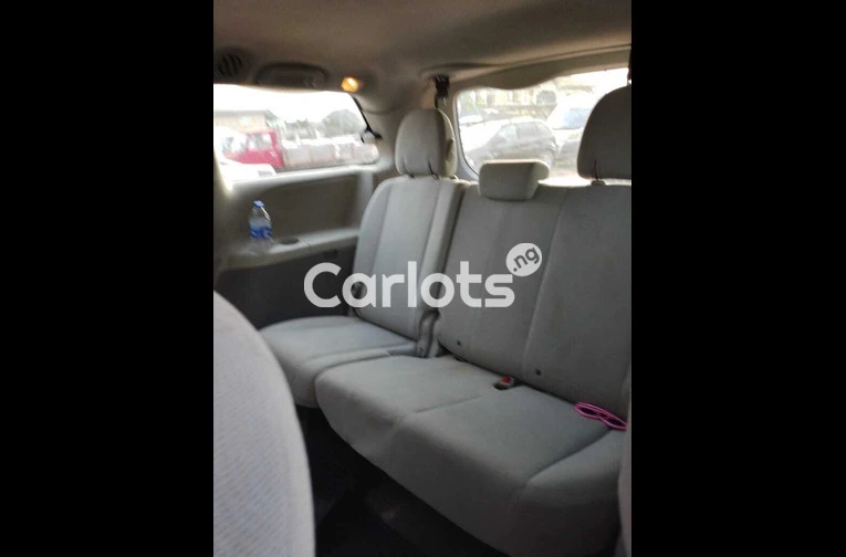 Toyota Sienna 2014 - 3/6
