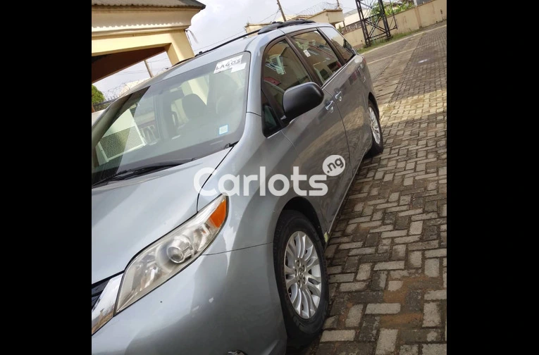 Toyota Sienna 2014 - 5/6