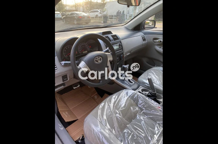 NEATLY USED 2013 TOYOTA COROLLA - 2/7