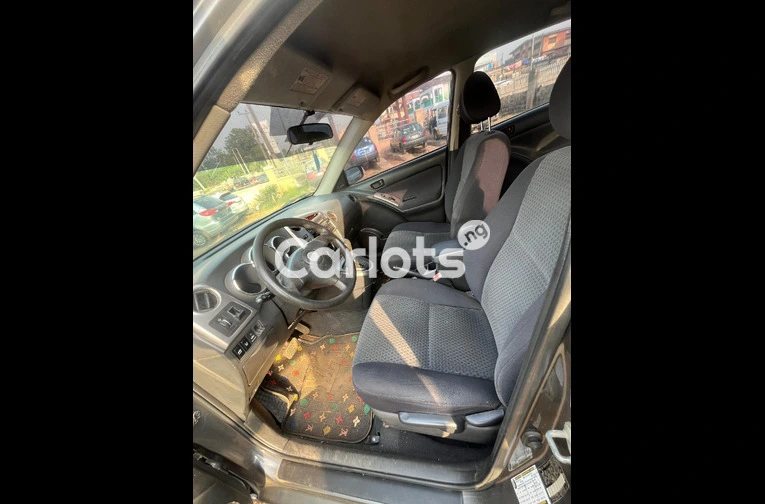 2006 Toyota Matrix (Nigerian Used) - 4/7