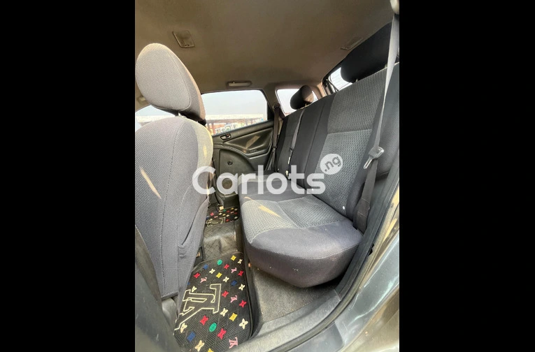 2006 Toyota Matrix (Nigerian Used) - 5/7
