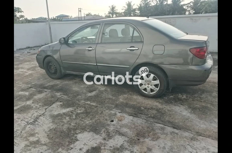 CLEAN REGISTERED 2004 TOYOTA COROLLA - 5/7