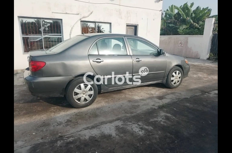 CLEAN REGISTERED 2004 TOYOTA COROLLA - 6/7