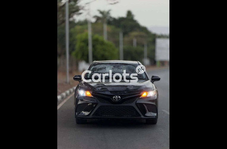 2020 Toyota Camry SE - 2/7