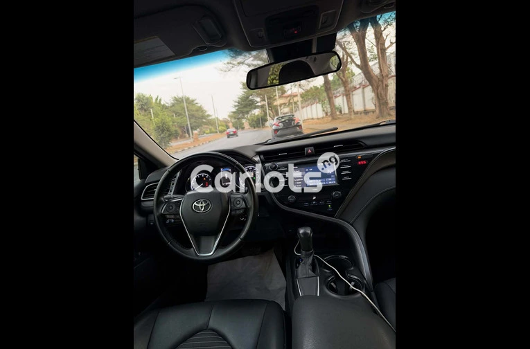 2020 Toyota Camry SE - 4/7