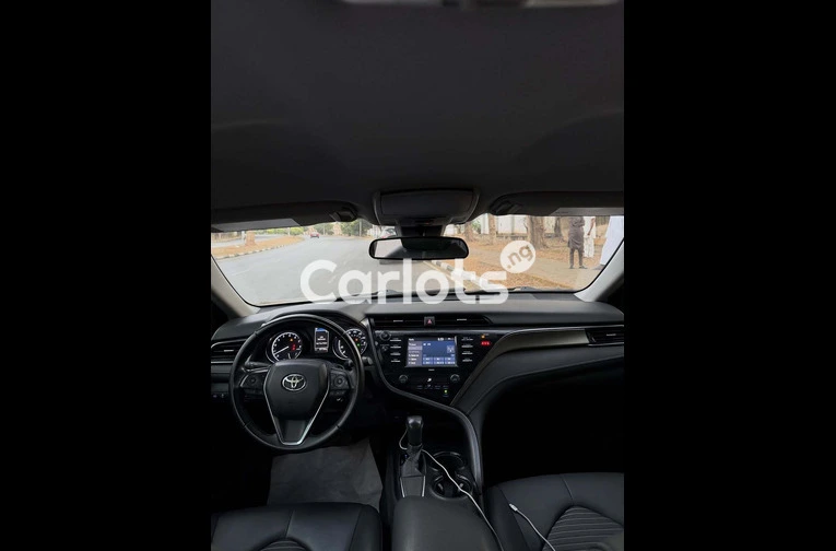 2020 Toyota Camry SE - 5/7