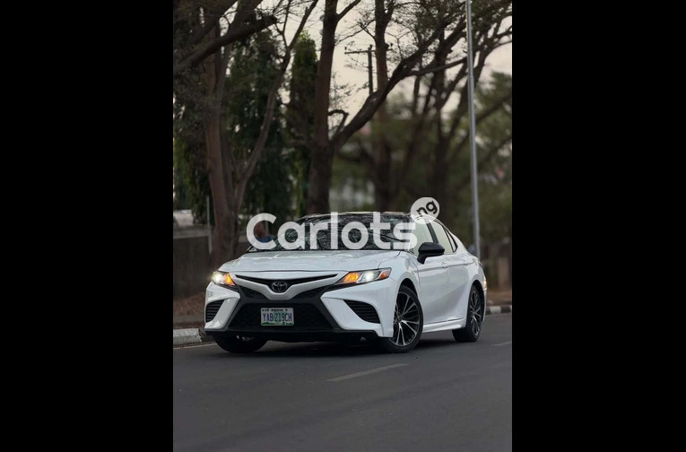 Nigeria Used 2020 Toyota Camry LE - 1/7