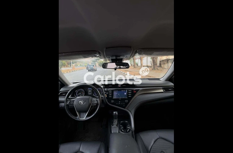 Nigeria Used 2020 Toyota Camry LE - 4/7