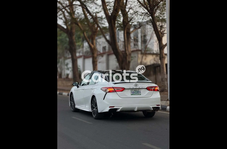 Nigeria Used 2020 Toyota Camry LE - 6/7