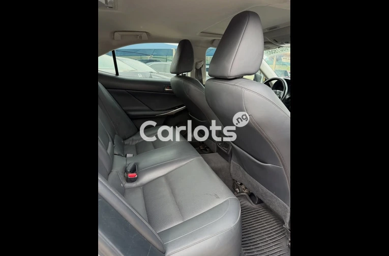 Foreign Used 2018  LEXUS IS300 AWD - 4/6