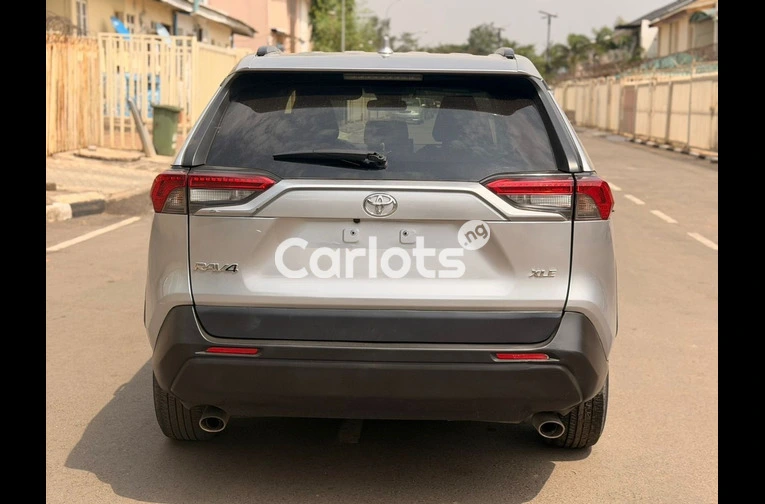 2020 TOYOTA RAV4 XLE - 6/6