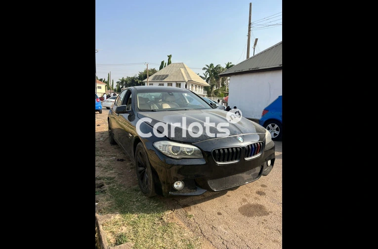 2012 BMW 5 SERIES 550i F10 - 2/7