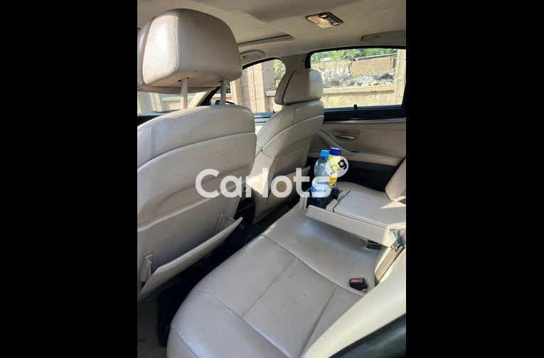 2012 BMW 5 SERIES 550i F10 - 4/7