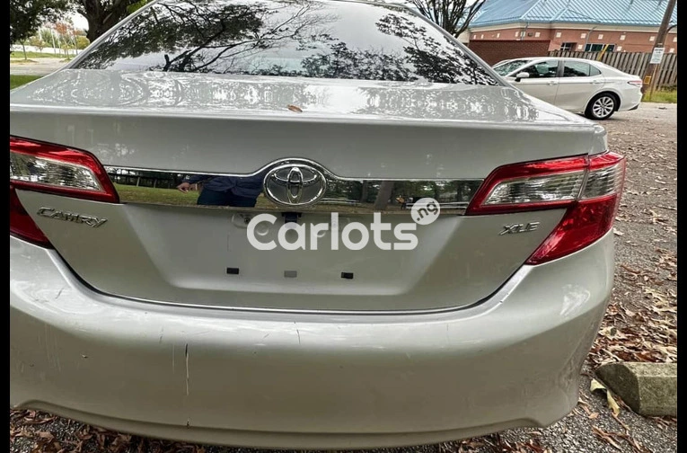 Toyota Camry 2014 XLE - 2/7