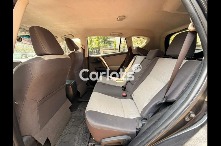 DISTRESS NEATLY USED 2013 TOYOTA RAV4 LE - 4/7