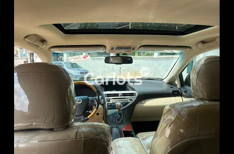 Lexus RX350 2010 Full Option - 5/7