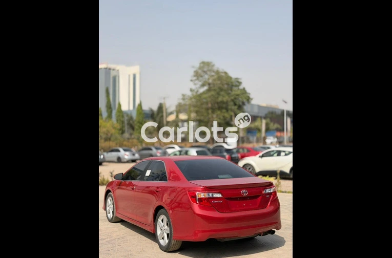 Foreign used Toyota Camry SE 2014 model - 3/7