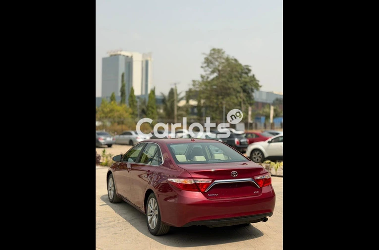 Foreign used Toyota Camry XLE 2015 model - 2/6