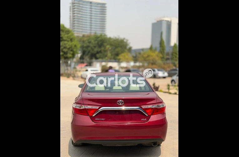 Foreign used Toyota Camry XLE 2015 model - 4/6
