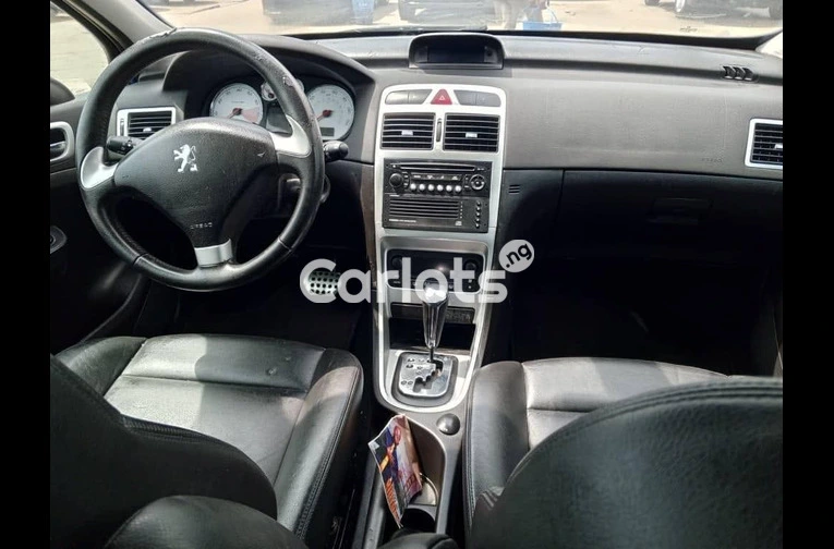 Neatly used 2005 Volkswagen Peugeot 307 - 2/5