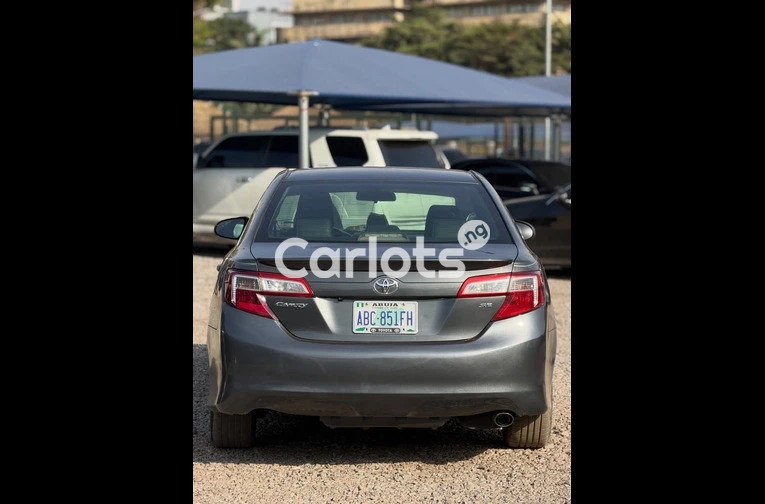 Clean 2013 TOYOTA CAMRY S E - 4/7