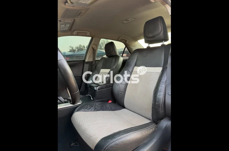 Clean 2013 TOYOTA CAMRY S E - 5/7