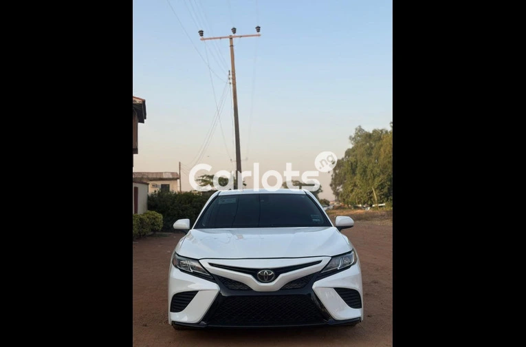 2019 TOYOTA CAMRY LE - 1/7