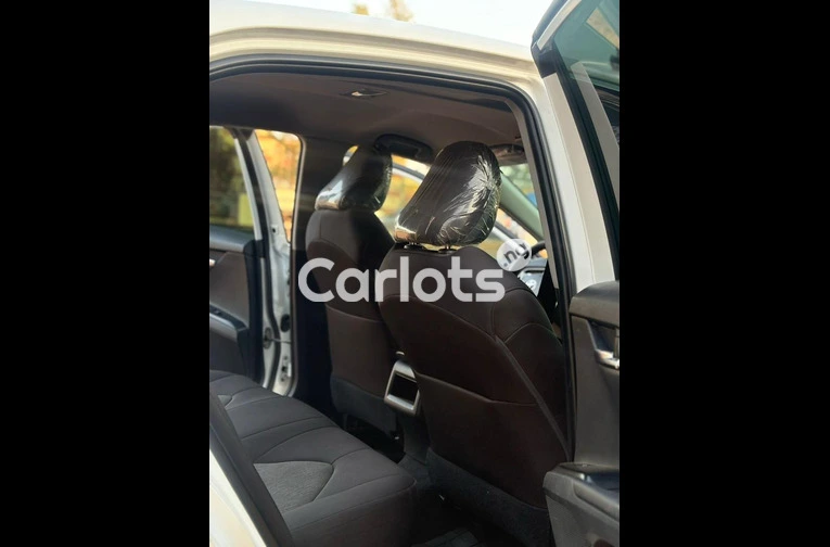 2019 TOYOTA CAMRY LE - 4/7