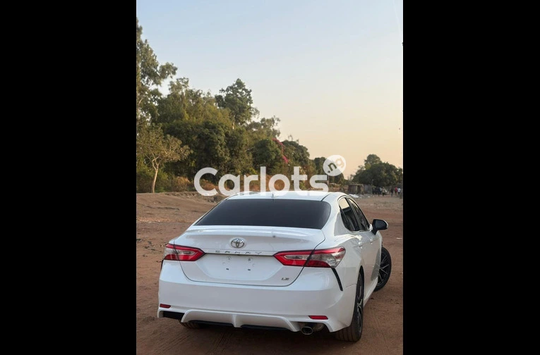 2019 TOYOTA CAMRY LE - 5/7