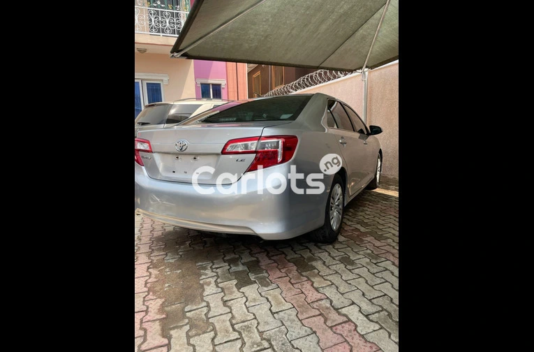 Toyota Camry 2013 - 2/6