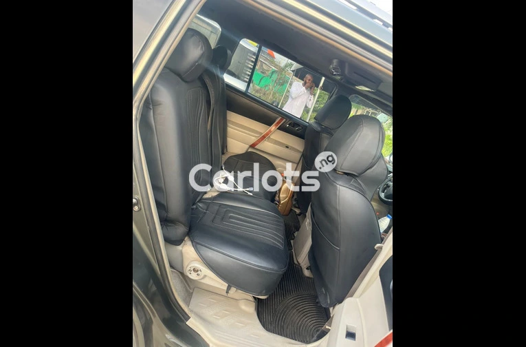 TOKS STANDARD 2010 TOYOTA HIGHLANDER LIMITED - 3/7