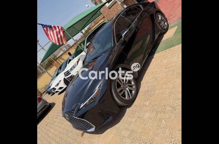 FOREIGN USED 2024 LEXUS IS300 - 3/7