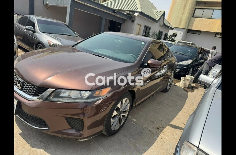 HONDA COUPE 2013 - 5/7