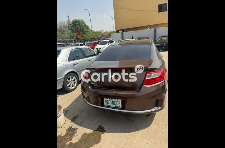 HONDA COUPE 2013 - 7/7