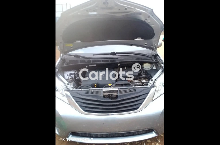 2016 Toyota Sienna - 3/7