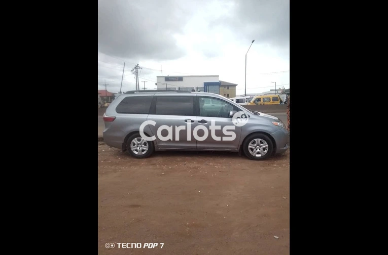 2016 Toyota Sienna - 6/7