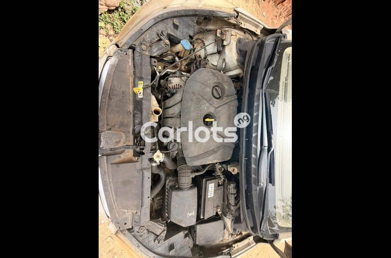 2014 HYUNDAI ELANTRA - 4/6