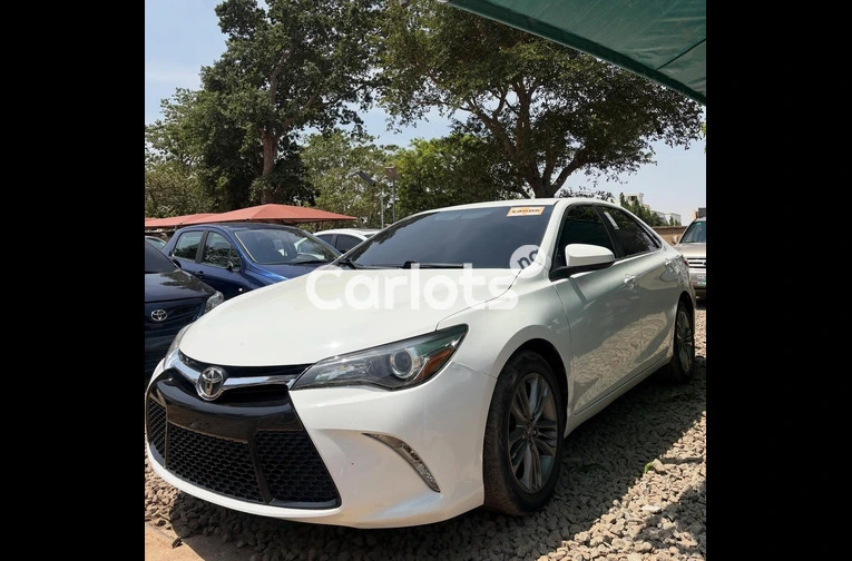 EXTREMELY CLEAN FOREIGN USED 2016 TOYOTA CAMRY WITH ORIGINAL CUSTOM DUTY - 2/7