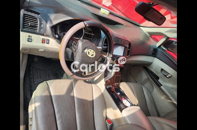 2010 TOYOTA VENZA 4CYL - 2/4