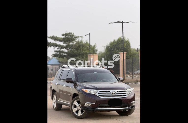 2011 KEYLESS TOYOTA HIGHLANDER