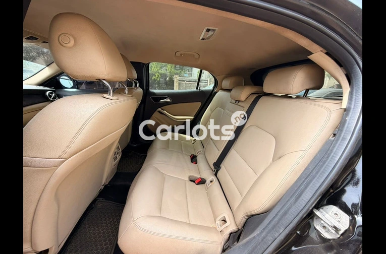 2015 MERCEDES GLA250 - 4/7