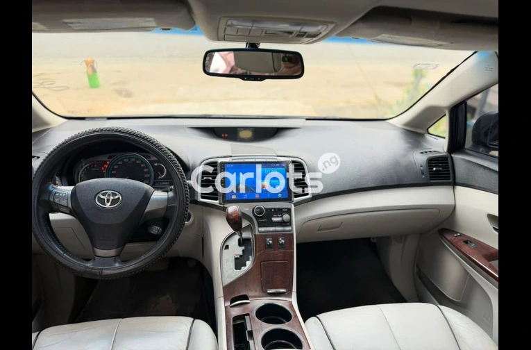 2010 TOYOTA VENZA FULL OPTION - 2/5