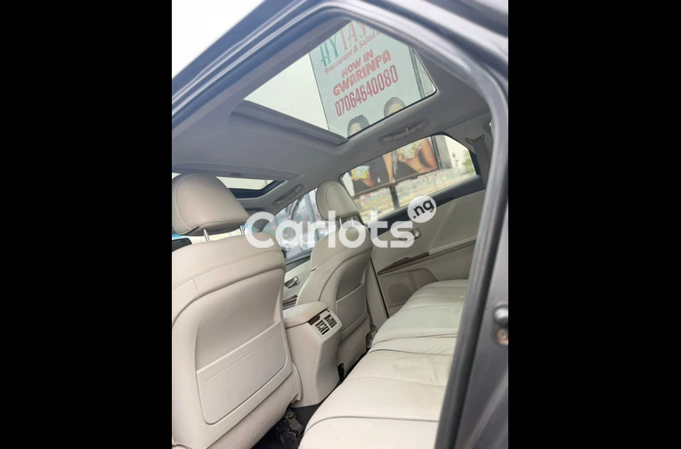 2010 TOYOTA VENZA FULL OPTION - 3/5