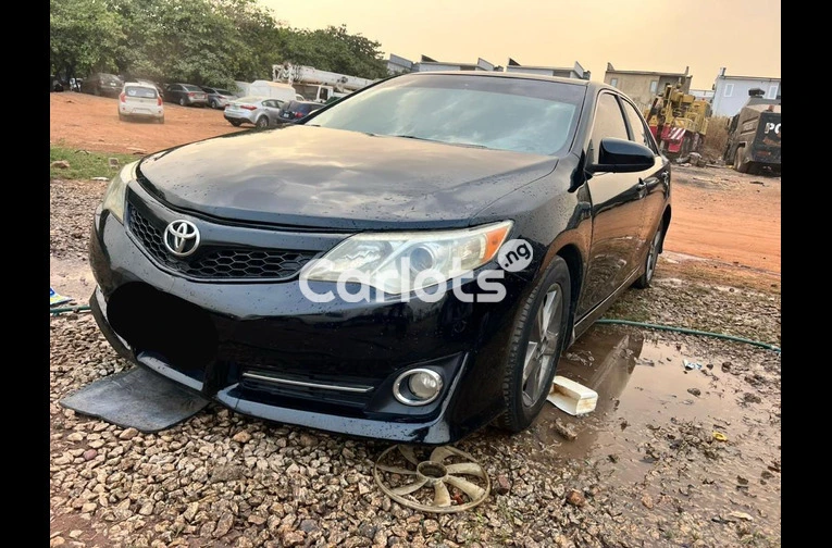 2013 TOYOTA CAMRY SE