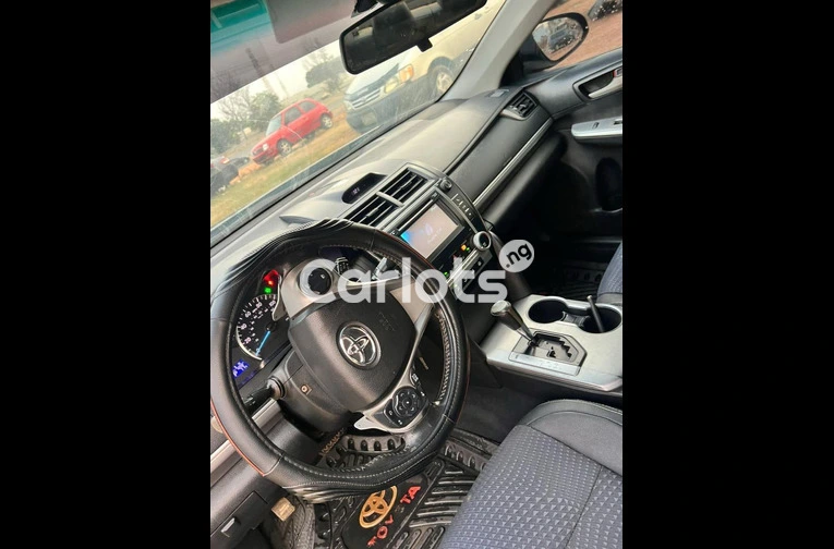 2013 TOYOTA CAMRY SE - 3/6