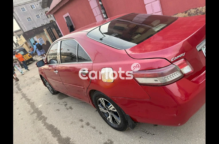 2010 Toyota Camry muscle XLE - 2/7