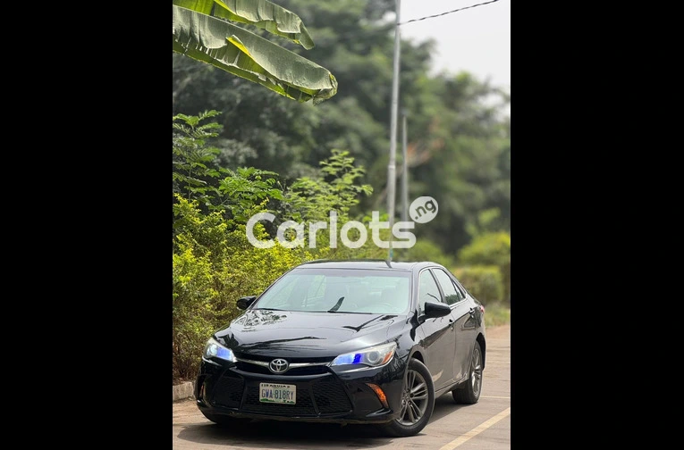 2016 TOYOTA CAMRY S E