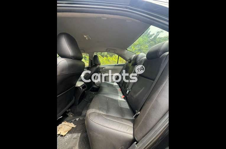 2016 TOYOTA CAMRY S E - 3/7