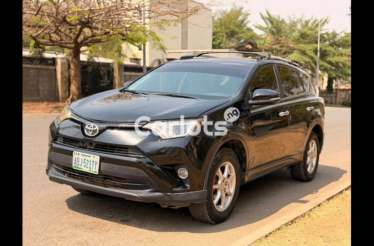2013 TOYOTA RAV4 LE