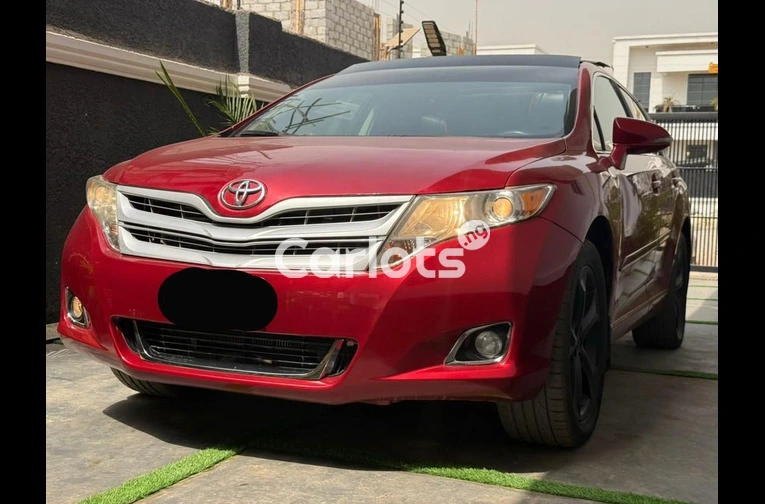 2015 TOYOTA VENZA WITH PANORAMIC ROOF - 2/7
